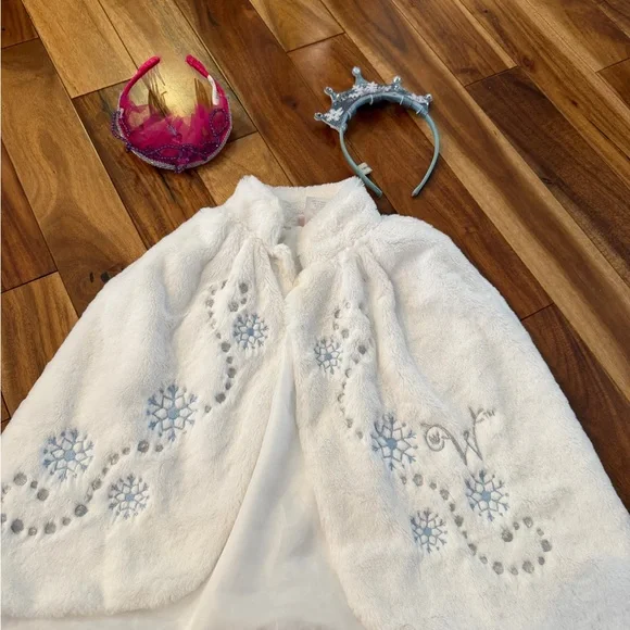 American Girl Willie Wisher Frozen Elsa Cape OS with Snowflake Design + crowns - Picture 2 of 5